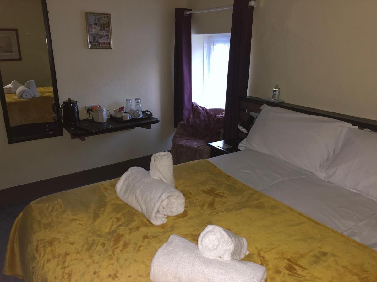 The Kings Arms Inn Stratton  외부 사진