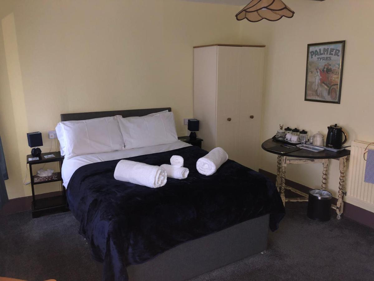 The Kings Arms Inn Stratton  외부 사진