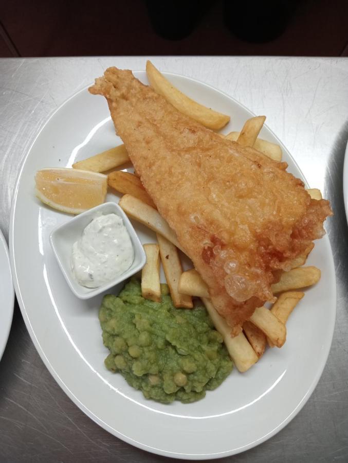 The Kings Arms Inn Stratton  외부 사진